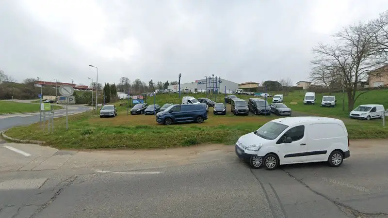 Vue de la rue devant GFR Auto SAS - Ford, Saint-Symphorien-sur-Coise