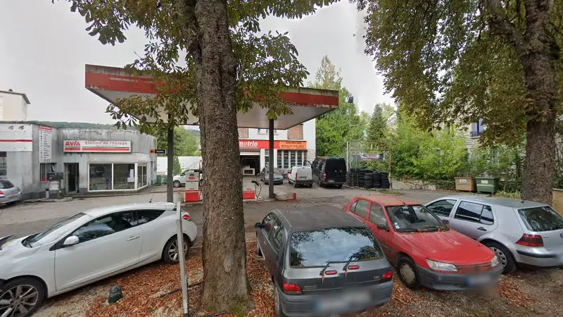 Vue de la rue devant Garage Richard et Fils, Souillac
