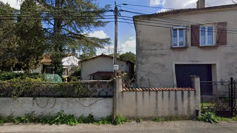 Vue de la rue devant Carrosserie DELHALLE, Paulhan