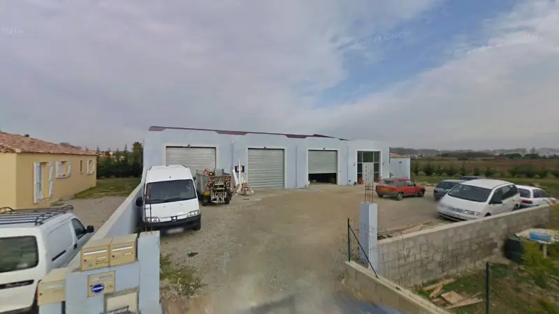 Vue de la rue devant GARAGE HOF Hadrien, Saint-Nazaire-de-Pézan