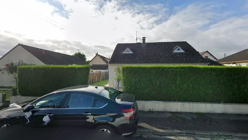 Vue de la rue devant Lenglet Olivier, Grandvilliers