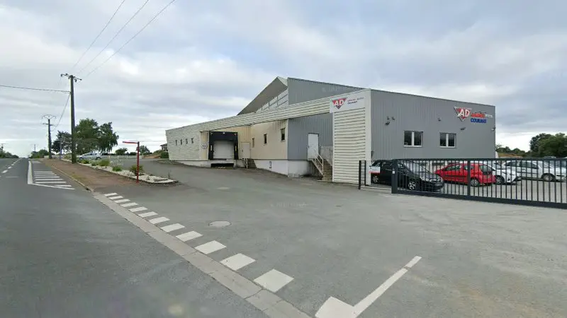 Vue de la rue devant AD Garage Expert COURANT, Mauges-sur-Loire