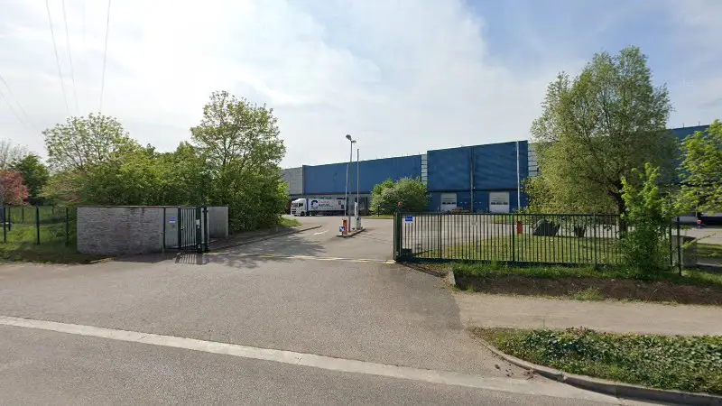 Vue de la rue devant Atyse Lyon, Goodyear Dunlop Tires VMI, Toussieu