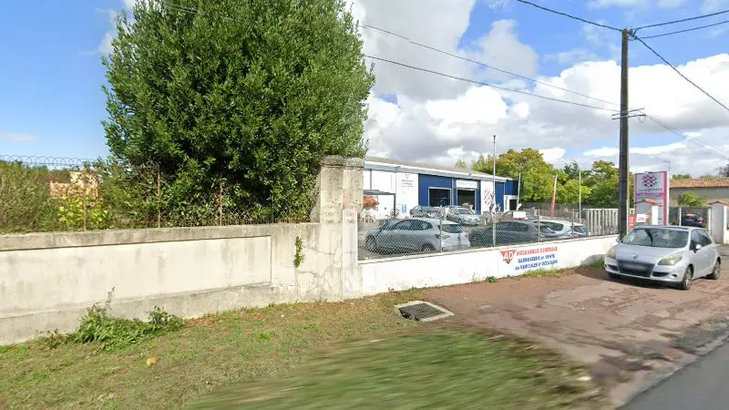 Vue de la rue devant Garage Auto JCV Michel, Saint-Yrieix-sur-Charente