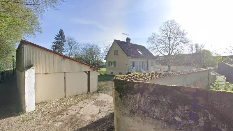 Vue de la rue devant easydrivefrance, La Houssaye-en-Brie