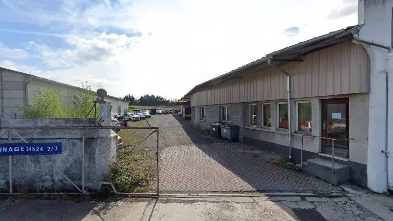 Vue de la rue devant Garage Lempdes Auto 43, Lempdes-sur-Allagnon