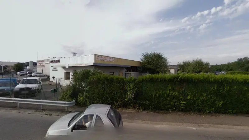 Vue de la rue devant Assistance Depannage Voiture 74 - Gran Torino Annemasse, Cranves-Sales
