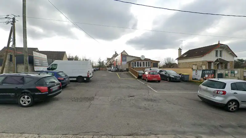 Vue de la rue devant Drive Pièces Auto Pringy 77 - Pièces détachées, Pringy