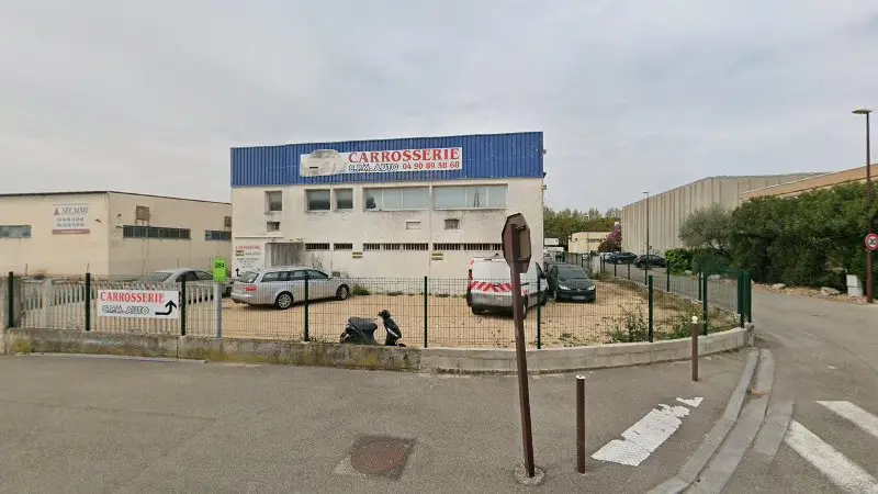 Vue de la rue devant Carrosserie C.P.M. Auto, Avignon