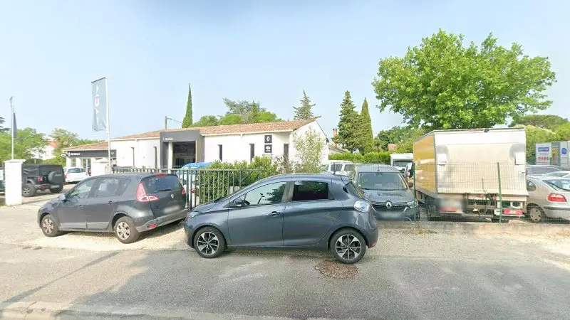 Vue de la rue devant CARROSSERIE AUTOMOBILE RENAULT MONTELIMAR LPM AUTO, Montélimar