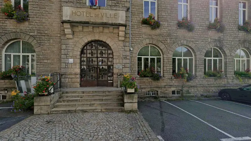 Vue de la rue devant Avatacar Rosier D Egletons, Rosiers-d'Égletons