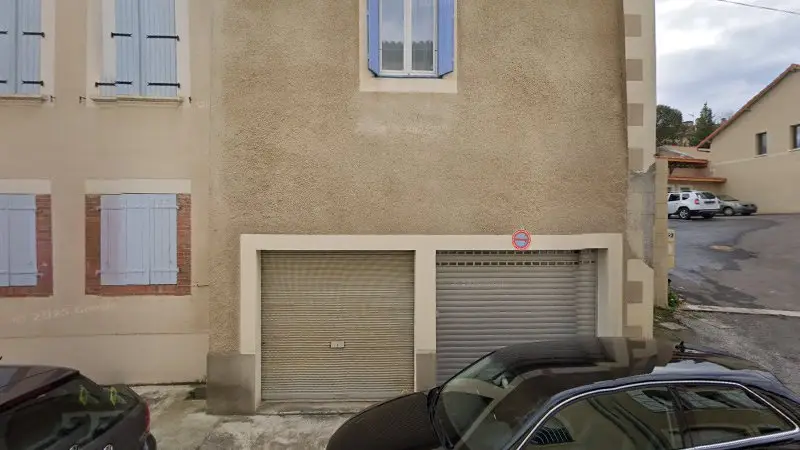 Vue de la rue devant Azur Carrosserie Jordana, Auch