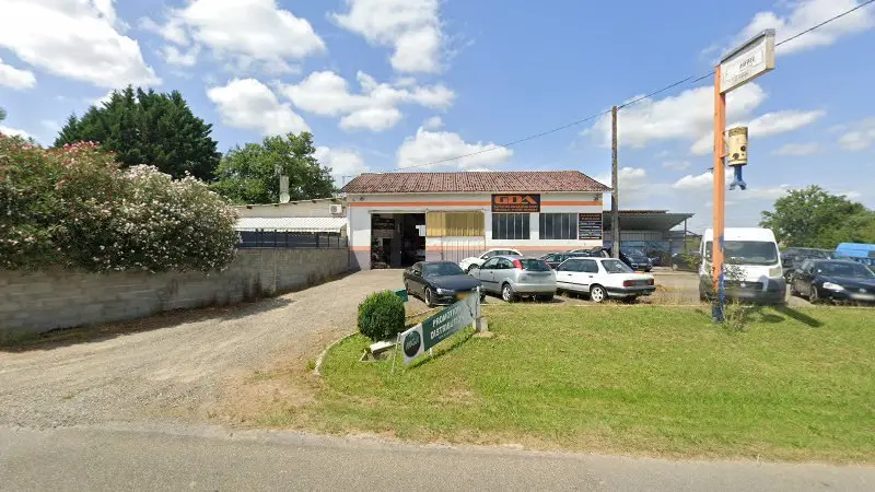 Vue de la rue devant garage descotte autos GDA, Le Houga