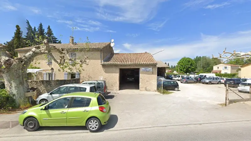 Vue de la rue devant Garage D'Ercole et Fils, L'Isle-sur-la-Sorgue
