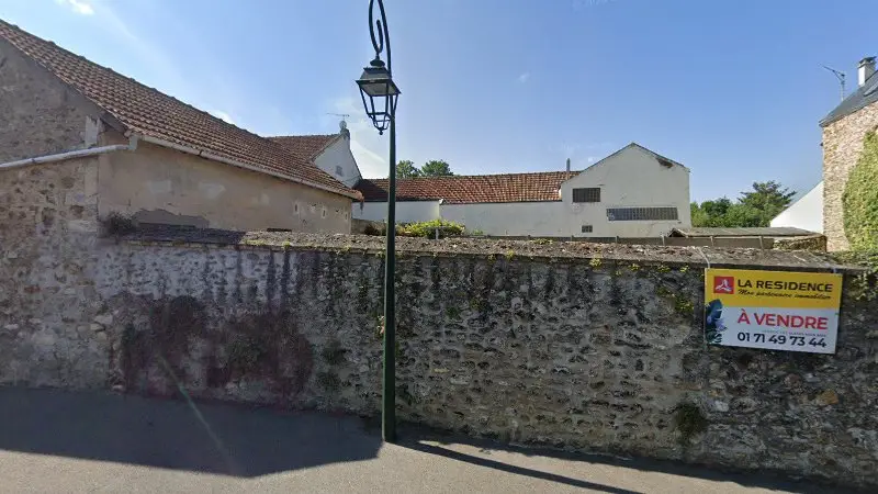 Vue de la rue devant Etablissements Cordon, Les Clayes-sous-Bois