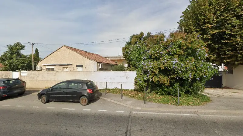 Vue de la rue devant E.S.A boîte à vitesse échange standard, Marignane