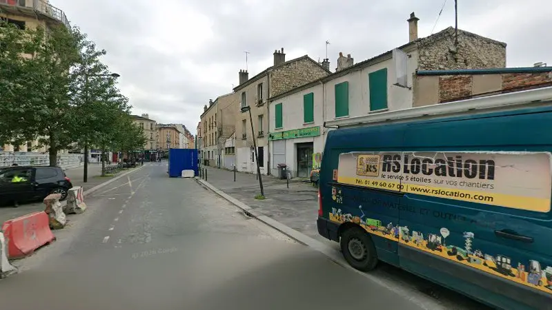 Vue de la rue devant Carrosserie Auto Monteil, Ivry-sur-Seine