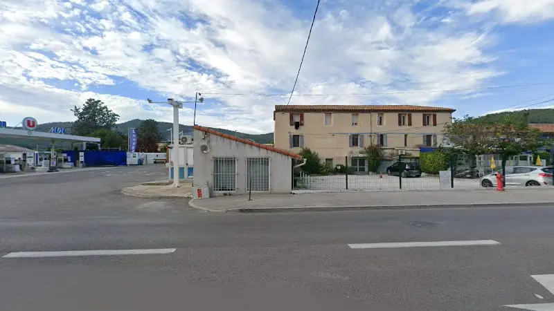Vue de la rue devant CSR AUTO Groupe SAAS, Saint-Zacharie