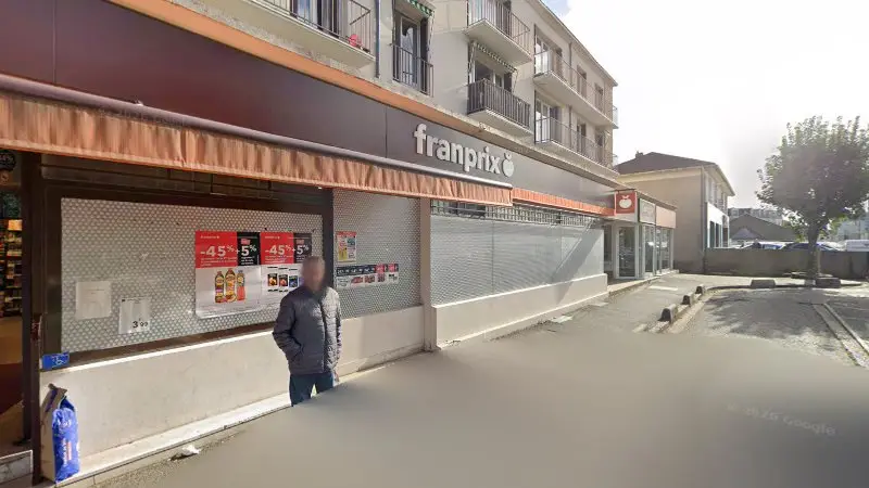 Vue de la rue devant Remplacement pare-brise Franconville, Franconville