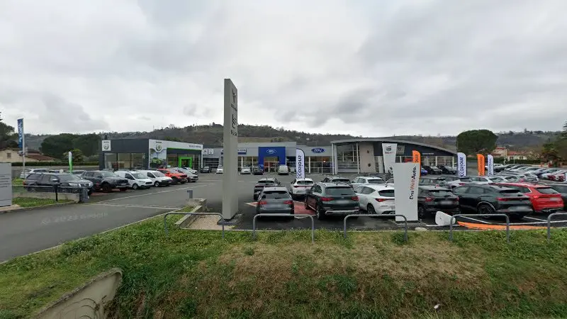 Vue de la rue devant Auto Services Location Albi, Lescure-d'Albigeois