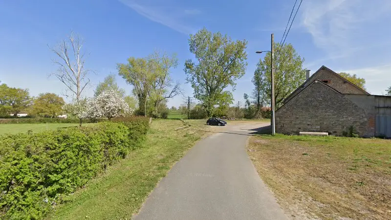 Vue de la rue devant Carrosserie Vidocq, Laféline