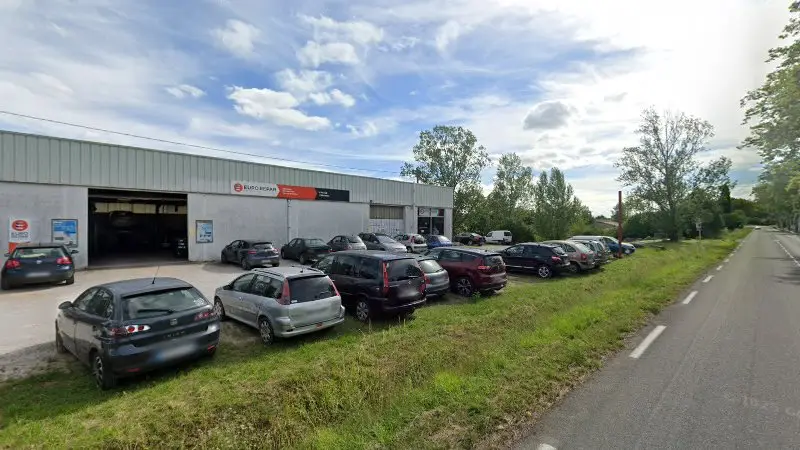 Vue de la rue devant Eurorepar Car Service, Puylaurens