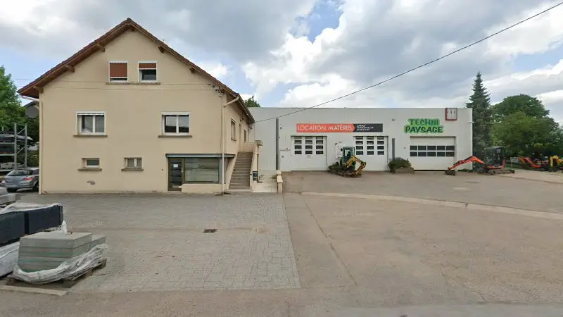 Vue de la rue devant Eurorepar Garage Charles Keller, Grandvillers