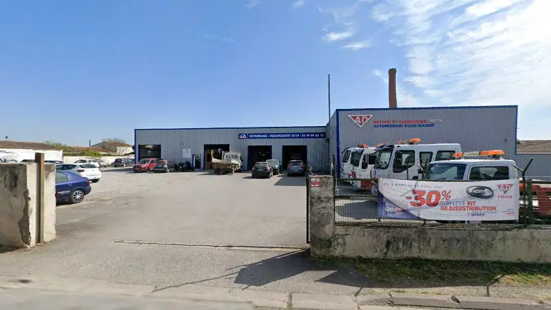 Vue de la rue devant AD Carrosserie et Garage Expert GILLES MAUDET, Val-du-Mignon