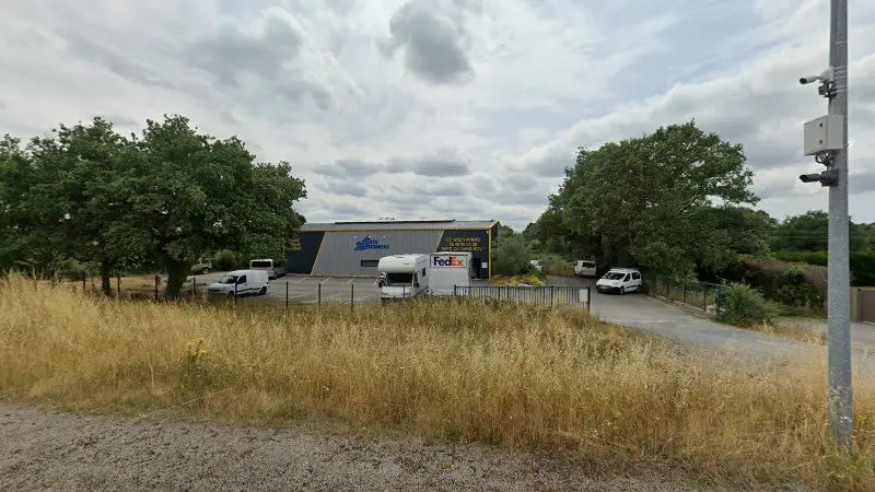 Vue de la rue devant Auto Securitas, Saint-Étienne-de-Montluc