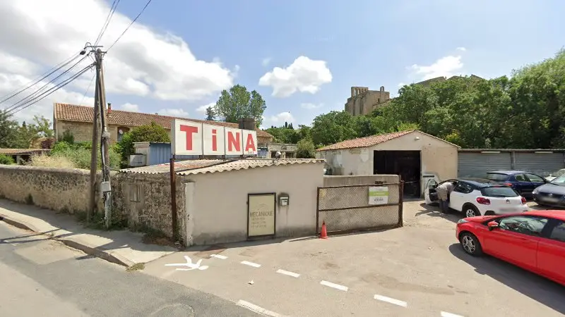Vue de la rue devant Garage Tina Cars, Montbazin