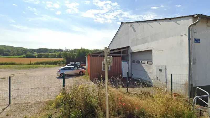 Vue de la rue devant Garage Sceycolais, Scey-sur-Saône-et-Saint-Albin