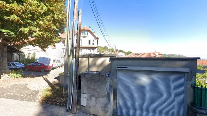 Vue de la rue devant jai trouvé mon auto 63 Atelier mécanique Pneus pare-brise carrosserie Chamelières, Chamalières