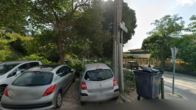 Vue de la rue devant DB CARROSSERIE 13, La Ciotat