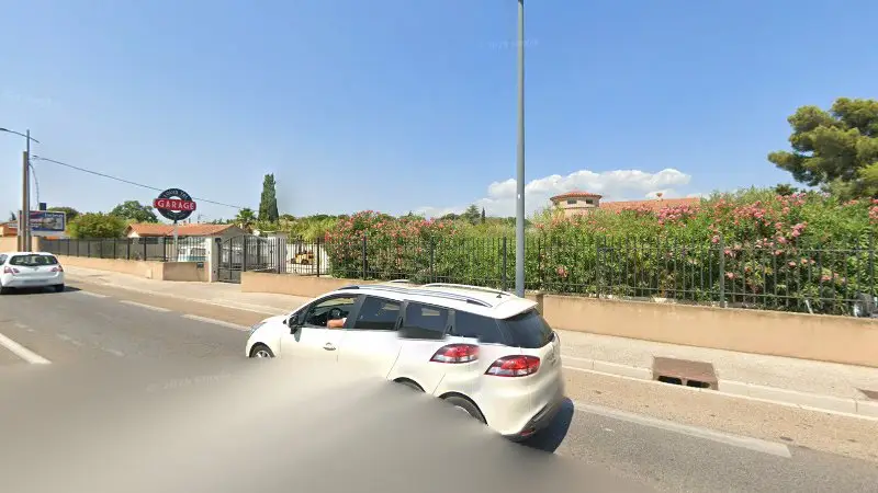 Vue de la rue devant Garages Tel Louis, La Seyne-sur-Mer