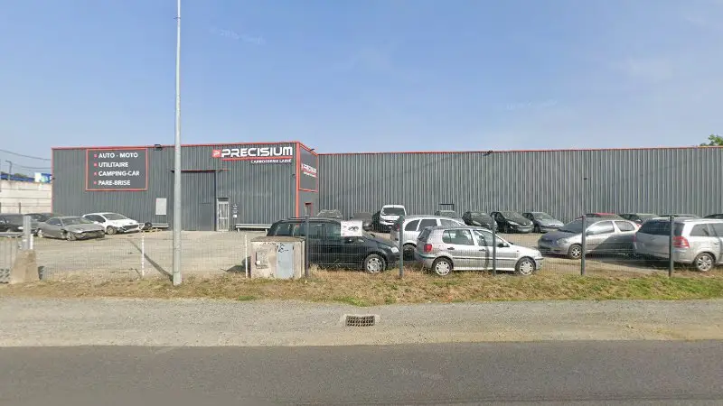 Vue de la rue devant PRECISIUM - GARAGE LAINE, Trégueux