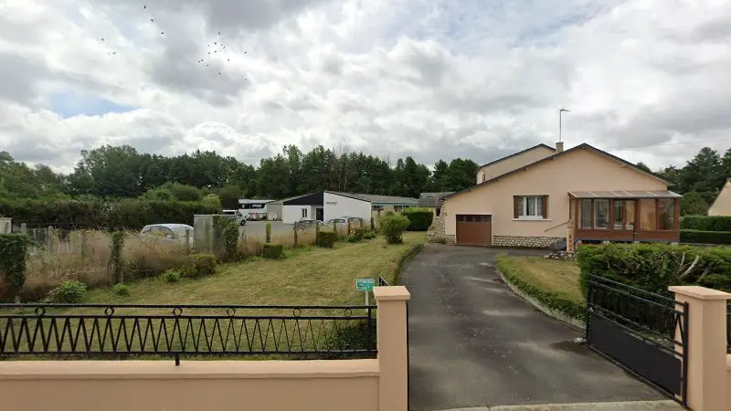 Vue de la rue devant Eleven Motorsport, Lavaré