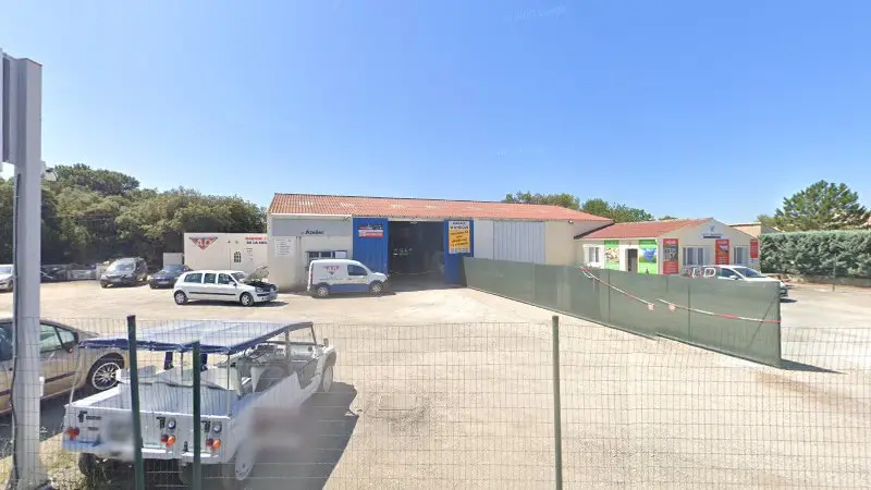 Vue de la rue devant GARAGE DE LA NESQUE - AD EXPERT- SARL VALVO, Venasque