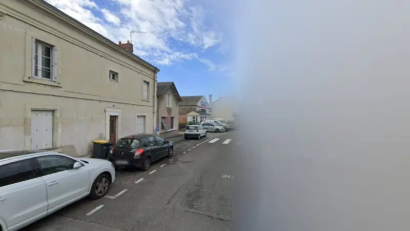 Vue de la rue devant GARAGE FILATRE, Villebernier