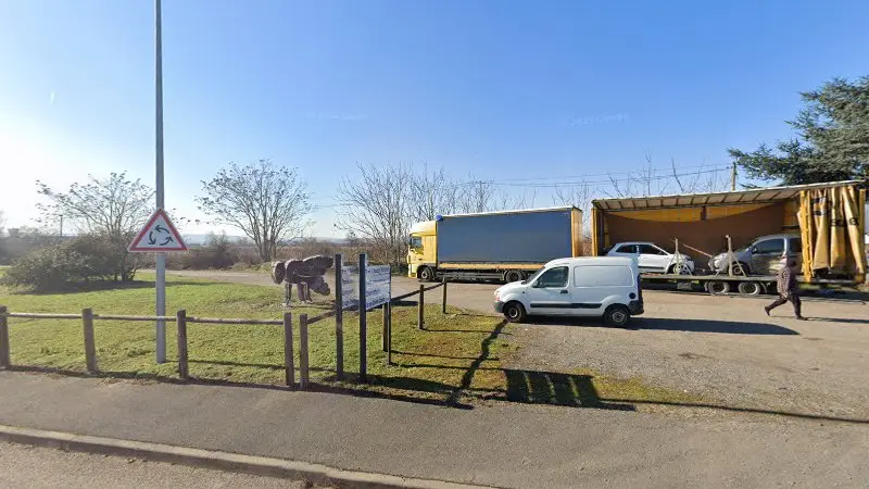 Vue de la rue devant Enlèvement auto gratuit, Carrières-sous-Poissy
