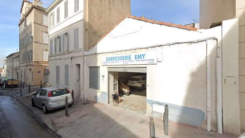 Vue de la rue devant Carrosserie Emy, Marseille