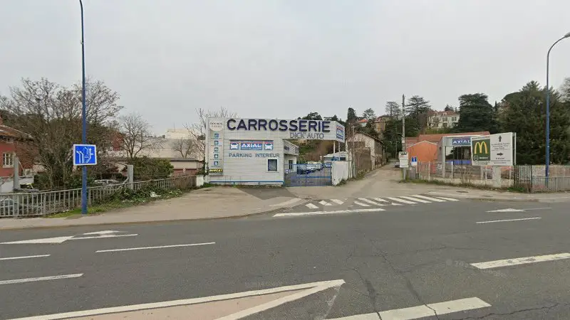 Vue de la rue devant Carrosserie, Caluire-et-Cuire