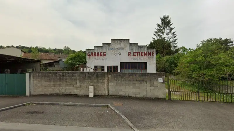 Vue de la rue devant Garage R.Etienne, L'Isle-d'Espagnac
