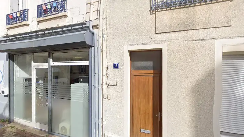Vue de la rue devant Baptiste Dépannage Pneu Domicile Langon, Langon