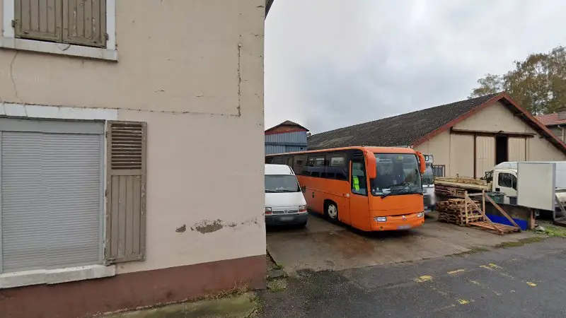 Vue de la rue devant L'atelier du tout terrain, Saint-Nicolas-de-Port