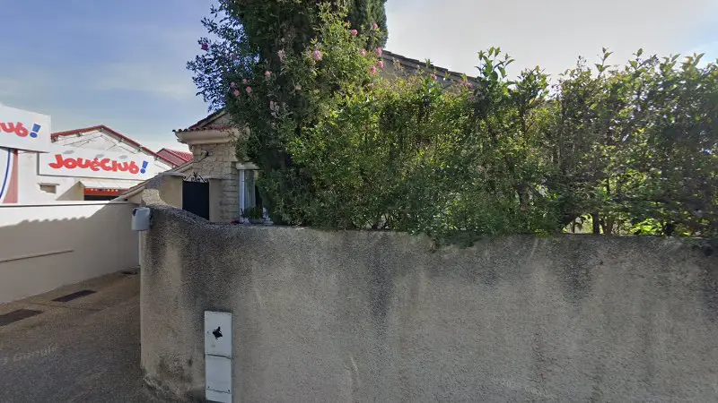 Vue de la rue devant GARAGE PREMIER - CARROSSERIE ENRIETTO, Carpentras