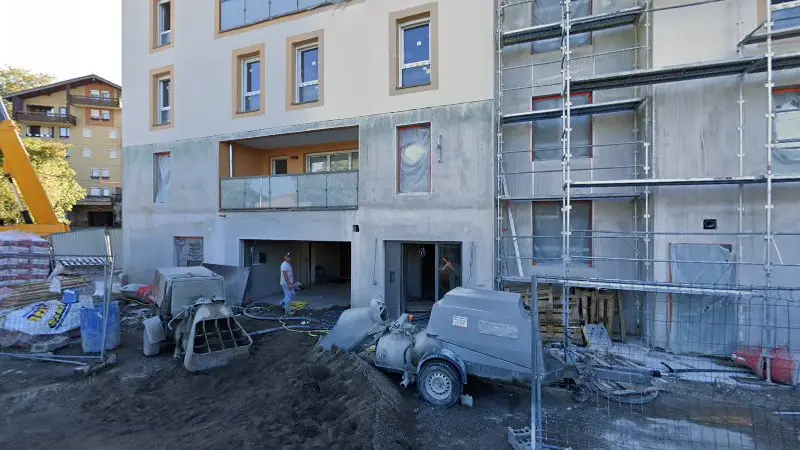 Vue de la rue devant GARAGE DES COURTILS, Thonon-les-Bains