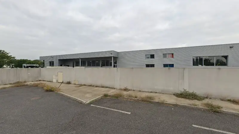 Vue de la rue devant AUTOMOTIVE DISTRIBUTION AND REPAIR COMPANY Smart, Nîmes