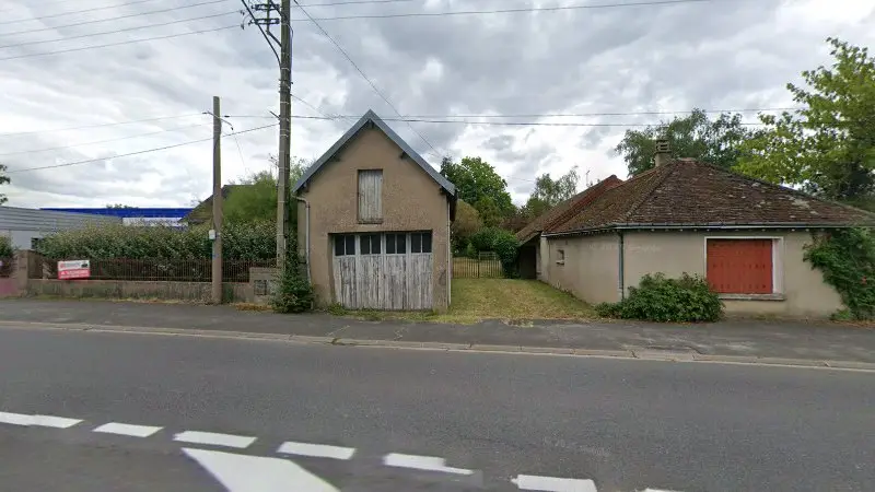 Vue de la rue devant Autovision Romo, Romorantin-Lanthenay