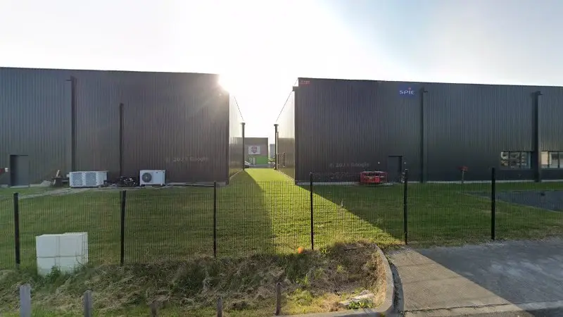 Vue de la rue devant Renault / Dacia - Agence Bultez, Thiant
