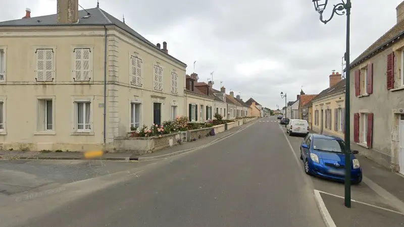 Vue de la rue devant AUTO SANS PERMIS 72, Marolles-les-Braults